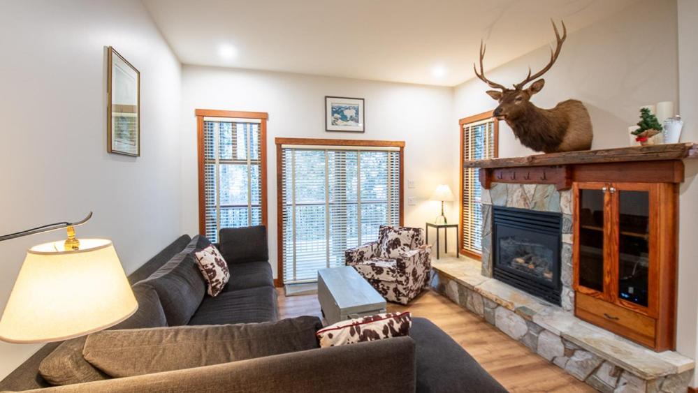 Snow Creek Lodge By Fernie Lodging Co エクステリア 写真